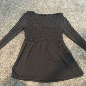 American Eagle Outfitters Gray Long-Sleeve Smocked Bodice Tee
